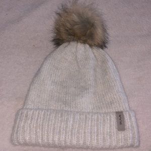 Bula knit hat 44% nylon 31% wool 25%acrylic. liner:95% polyester 5% spandex